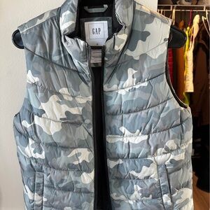 GAP Gray Camouflage Quilted Puffer Vest
